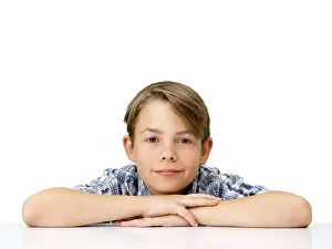 Boy Looking At Camera Drucke: Boy, looking