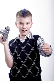 Old Camera Drucke: Boy with old camera