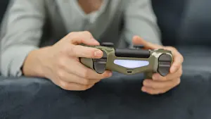 Child Playing Video Games Drucke: Boy playing with controller