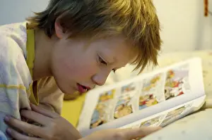 Cozy Bedtime Reading Drucke: Boy reading in bed