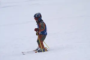 Young Skier Drucke: Boy skiing