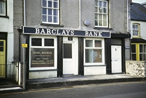 Filiale der Barclays Bank mit eingeschränkten und saisonalen Öffnungszeiten, Großbritannien, unbekannte Lage, 1972.