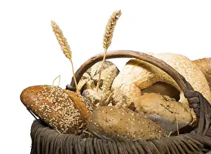 Freshly Baked Bread Drucke: Bread in basket. White isolated