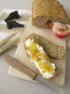 Baked Goods Nutrition Drucke: Bread from the bread maker with fruit spread