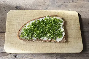 Indoor Food Photography Ideas Drucke: Bread with butter and chives