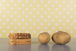 Simple Meal Ideas Nutrition Drucke: Bread and potatoes full of carbohydrates on the table