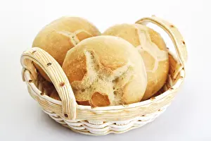 Bread Rolls Drucke: Bread rolls in a basket