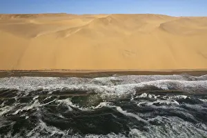 Barren Nature Reserve Photos Drucke: Breakers at the shore of the Namib Desert
