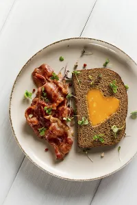 Crispy Bacon Recipe Drucke: Breakfast, fried egg with bacon