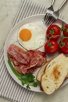 Homemade Breakfast Meal Drucke: Breakfast, fried egg, bacon and bread