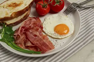 Fried Egg Detail Drucke: Breakfast, fried egg, bacon and bread