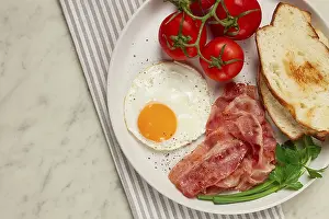 British Breakfast Meal Drucke: Breakfast, fried egg, bacon and bread