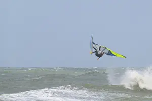 Surfing In Northern Europe Drucke: Breaking Wave with surfer, Vorupor