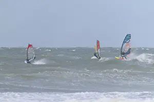 Wellenbrecher mit Surfer, Vorupør.
