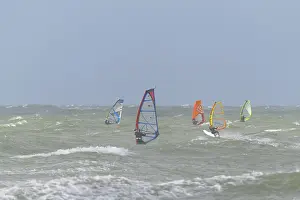 Stormy Sea Waves Drucke: Breaking Wave with surfer, Vorupor