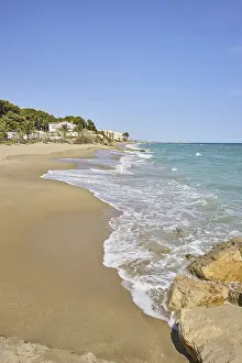Sunny Mediterranean Coast Drucke: Breaking waves on a sandy beach