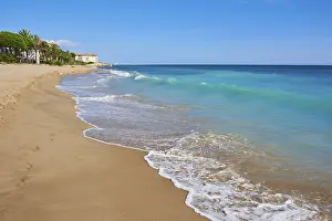 Catalonia Shoreline Drucke: Breaking waves on a sandy beach