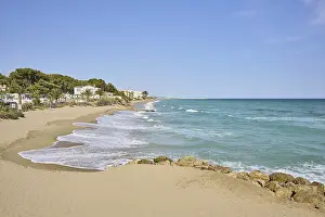 Breaking Waves Spain Drucke: Breaking waves on a sandy beach