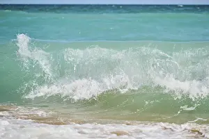 Southern Europe Beaches Drucke: Breaking waves on a sandy beach