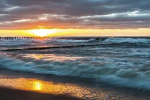 Long Exposure Coastal Photography Drucke: Breakwaters or groynes, sunset
