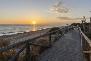 European Coast Scenery Drucke: A breathtaking sunset on the beach