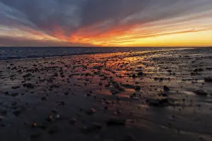 Evening Sun In Europe Drucke: A breathtaking sunset on the beach