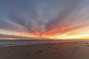 Evening Sky Spain Drucke: A breathtaking sunset on the beach