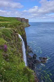 Traditional Scottish Costume Drucke: Breathtaking view of cliffs and seaside waterfall under a cloudy sky