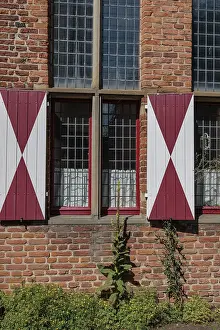 European Architecture Photos Drucke: Brick wall with mullioned windows