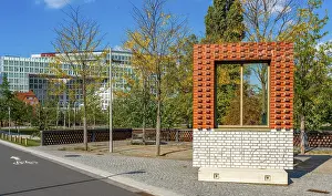 Europe Deserted Streets Drucke: Bricks around windows in Lohsepark
