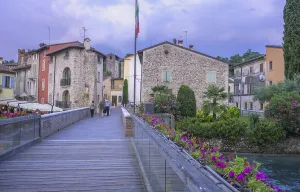 Verona Province Italy Drucke: Bridge over the Mincio River, Borghetto