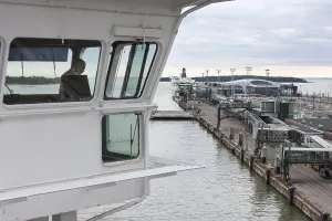 Drucke von Brücke, Schiff, Hafen, Helsinki, Finnland Helsinki Drucke: Brücke, Schiff, Hafen, Helsinki, Finnland