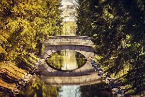 Deserted City View Drucke: Bridge in the spring in the park