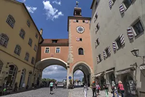 Brückenturm, rechts der ehemalige Salzstadel von 1616.