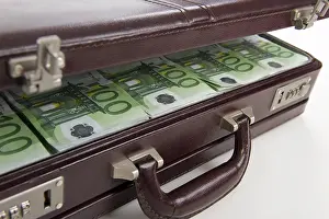 Briefcase Full Of Money Drucke: Briefcase full of banknotes