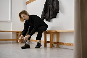 Wooden Bench Seating Accommodation Drucke: In a bright and simple locker room
