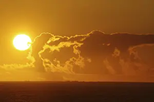Scottish Evening Atmosphere Drucke: Bright sunset on the horizon with dramatic clouds