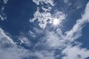 Uninhabited European Landscapes Drucke: Brilliant sun above clouds in the sky