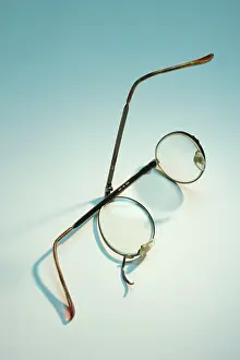 Cut Out Studio Shot Drucke: Broken glasses