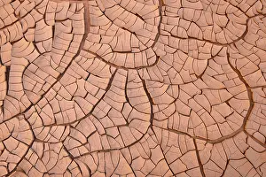 Sahara Desert Landscape Drucke: Broken surface of a clay pan or playa