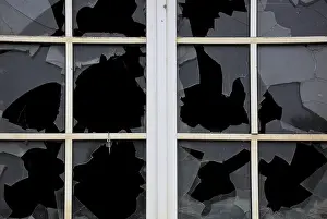 Deserted Architecture Europe Drucke: Broken window with glazing bars