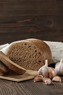 Weight Loss Diet Food Drucke: Brown garlic bread on cutting board on the table