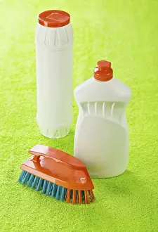 Household Cleaning Supply Drucke: Brush with bottles