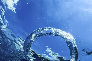Deserted Ocean Scene Drucke: Bubble Ring Ascends towards the Sun, Underwater