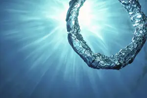 Underwater Ring Drucke: Bubble Ring Underwater ascends towards the Sun