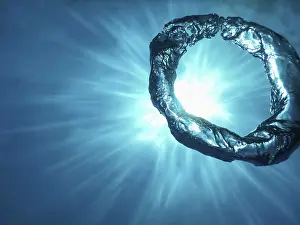 Underwater Ring Drucke: Bubble Ring Underwater ascends towards the Sun