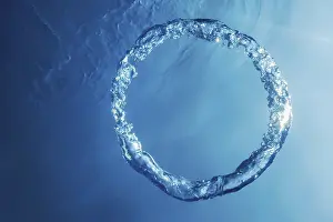 Underwater Ring Drucke: Bubble Ring Underwater ascends towards the Sun