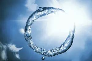 Underwater Ring Drucke: Bubble ring Underwater ascends towards the sun