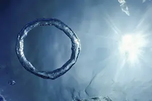 Underwater Ring Drucke: Bubble Ring Underwater ascends towards the Sun