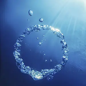 Underwater Ring Drucke: Bubble Ring Underwater ascends towards the Sun